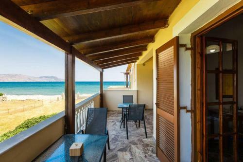 Effie Beach Front Apartment With Pool