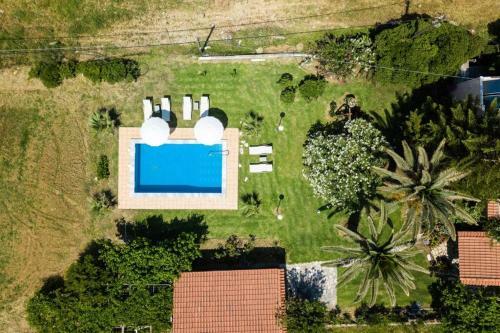 Effie Beach Front Apartment With Pool
