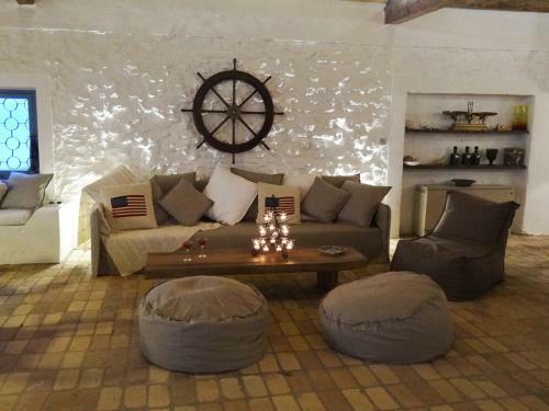 Chlomos Villa Sleeps 16 With Pool And Wifi