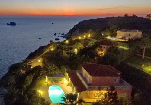 Kleismata Villa Sleeps 7 With Pool And Air Con