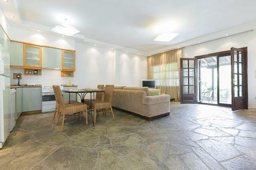 #flh - Coconut & Vanilla Pool Apartments