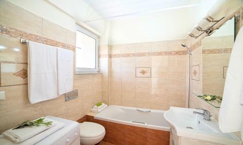 Aqua Mare Villa With Heated Pool
