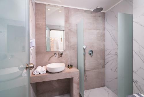 Hotel Acron Suites