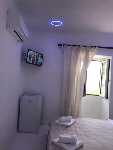 Hostal Tolos Budget Rooms Loggos