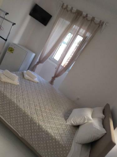 Hostal Tolos Budget Rooms Loggos