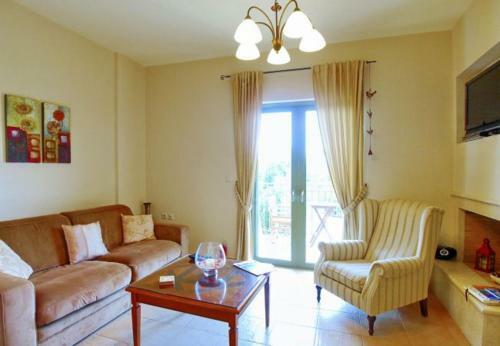 Lourdata Villa Sleeps 5 With Pool And Air Con