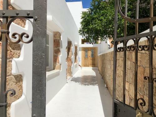 Kostis Parthenis Residence