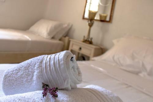 Gorgeous Cycladic Ortus Navy Villa With Pool 3bed & 2bath Sleeps 5!