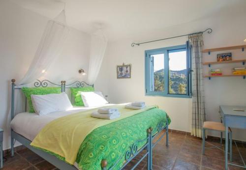 Ano Stalos Villa Sleeps 7 With Pool And Air Con