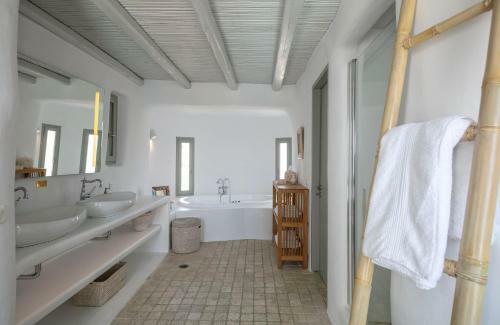 Black Diamond Luxurious Villa Mykonian Blue