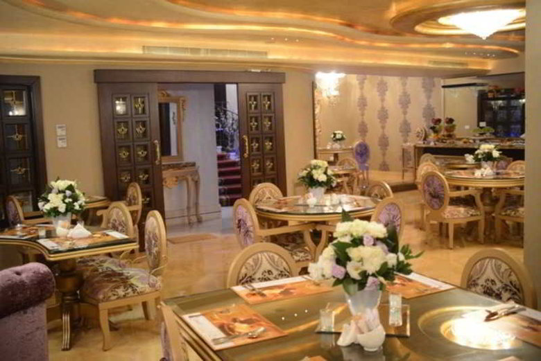 Qhotel
