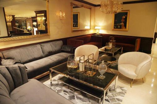 Honey House Hotel