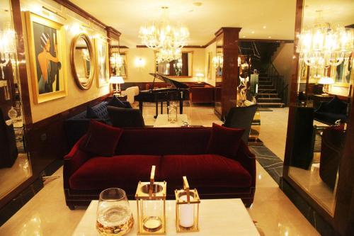 Honey House Hotel