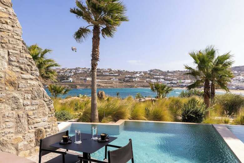 Hotel Aeonic Suites And Spa