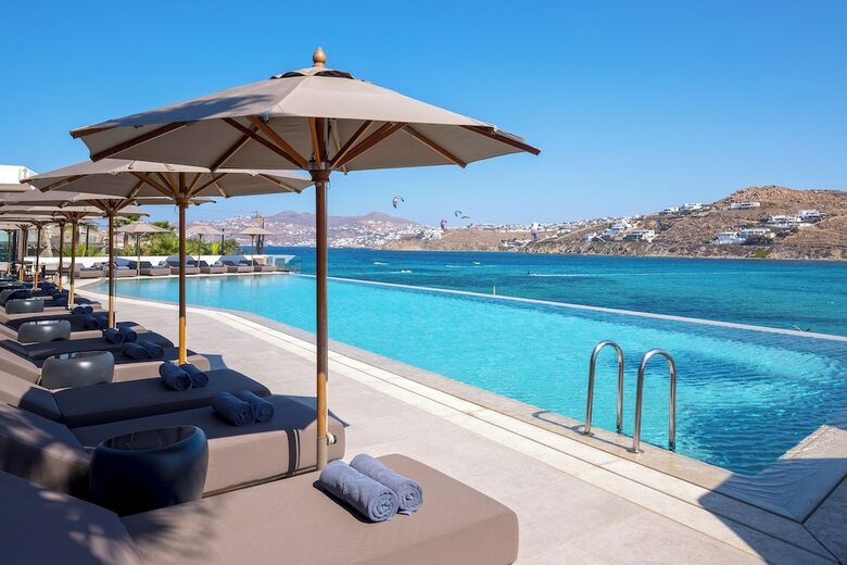Hotel Aeonic Suites And Spa