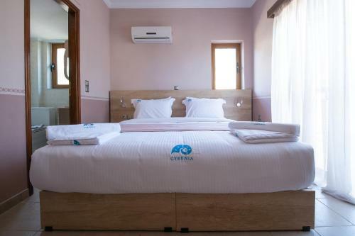 Hostal Cyrenia Guesthouse