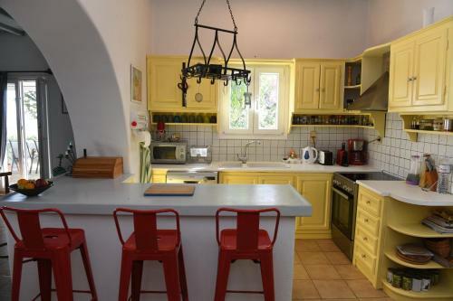 Cycladic House At The Suburbs Of Naousa