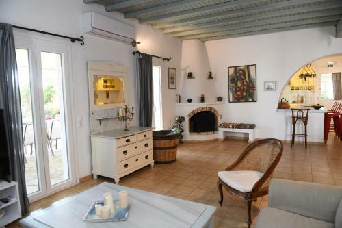 Cycladic House At The Suburbs Of Naousa