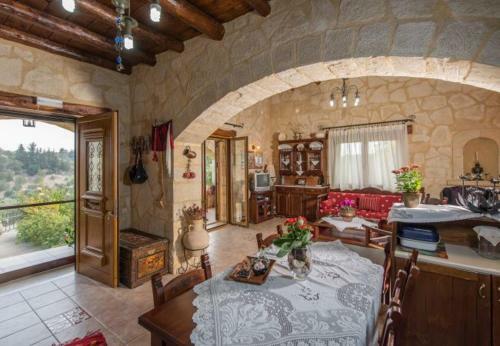 Nerochori Villa Sleeps 5 With Pool And Air Con