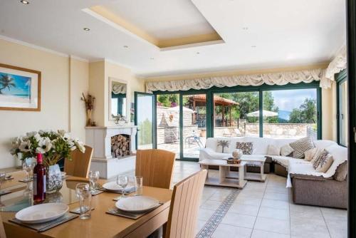 Apolysoi Villa Sleeps 8 Air Con Wifi