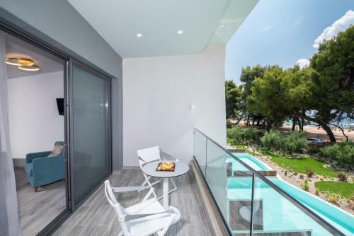 Hotel Lagomandra Luxury Suites With Private Pools