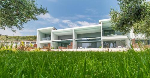 Hotel Lagomandra Luxury Suites With Private Pools