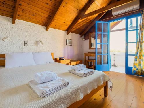 Tranquil Holiday Home In Palaiochora Near Seabeach