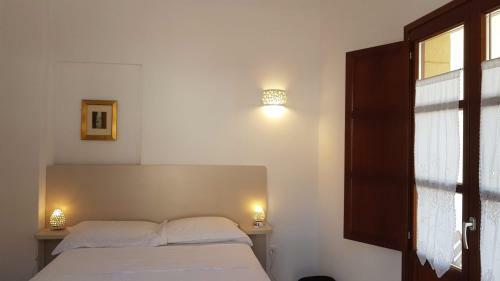 Hostal Yellow Room - The Sunset In A Room