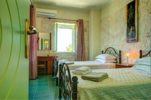 Perachori Villa Sleeps 6 Pool Air Con Wifi