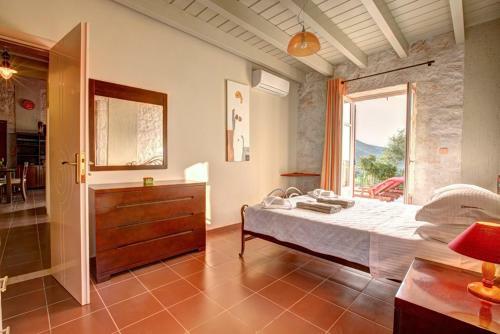 Perachori Villa Sleeps 4 Pool Air Con Wifi