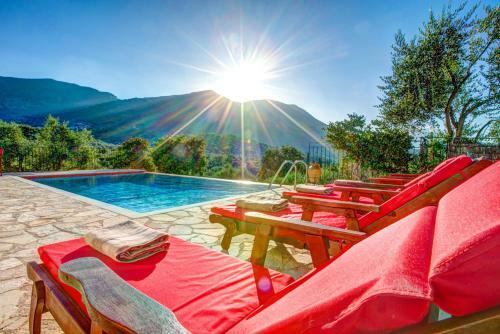 Perachori Villa Sleeps 4 Pool Air Con Wifi