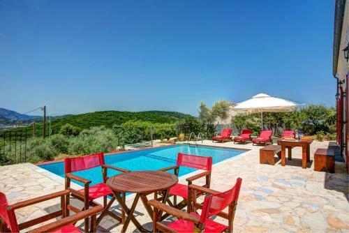 Perachori Villa Sleeps 4 Pool Air Con Wifi