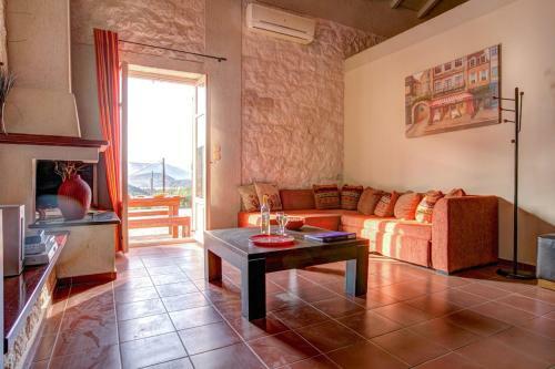 Perachori Villa Sleeps 4 Pool Air Con Wifi