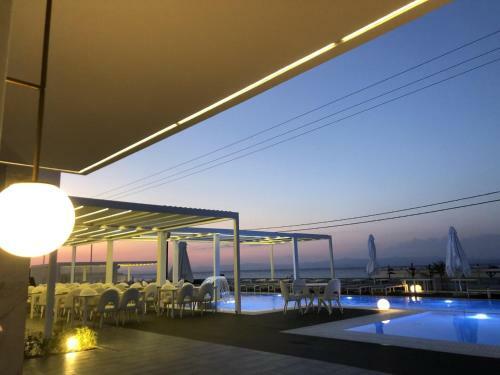Crystal Villas & Suites