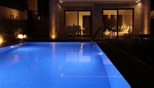 Crystal Villas & Suites