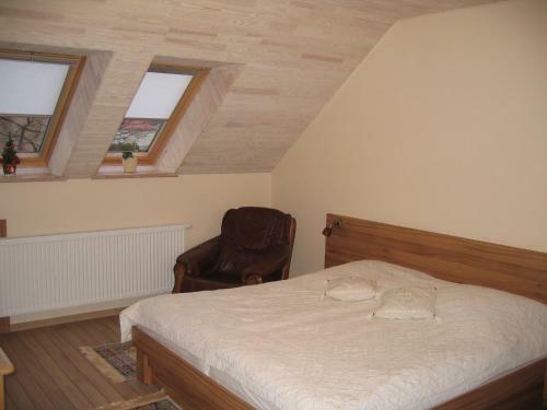 Hostal Molo U?eiga Inn