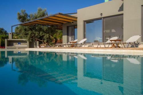 Villa Atokos