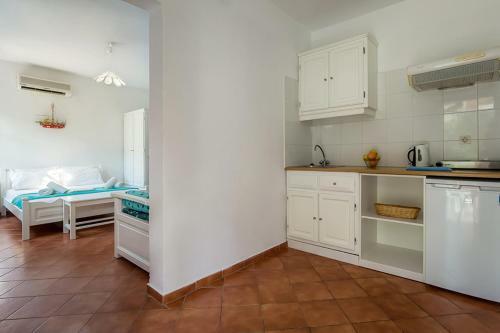 Hostal Limnonari Studio