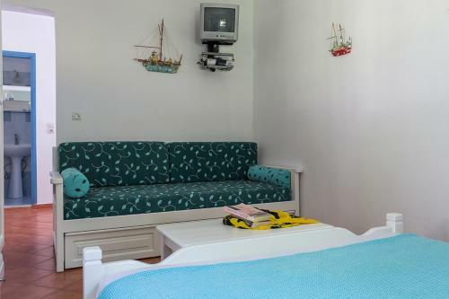 Hostal Limnonari Studio