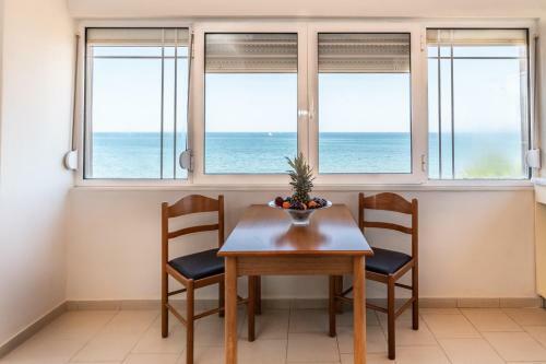 Girogiali Beach Hotel