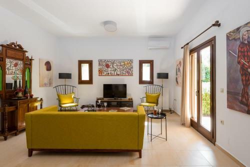 Aniso Villa