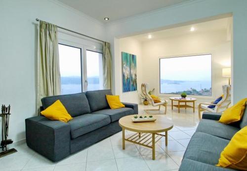 Zacharias Villa Sleeps 7 With Pool And Air Con