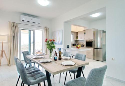 Zacharias Villa Sleeps 7 With Pool And Air Con