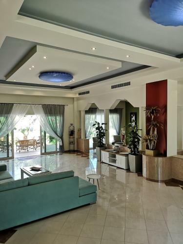 Louis Luxury Villa