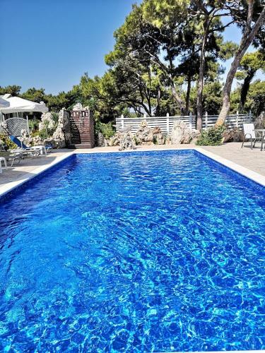 Louis Luxury Villa