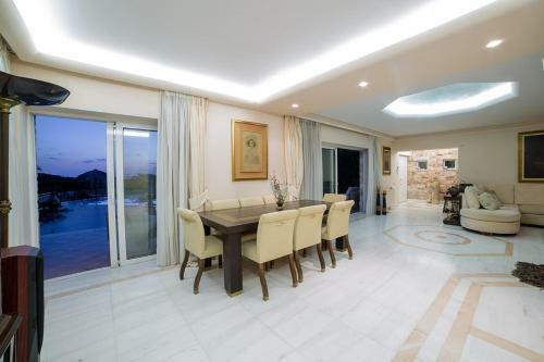 Beautiful Pool Villa Sparta In Lagonissi, Athens