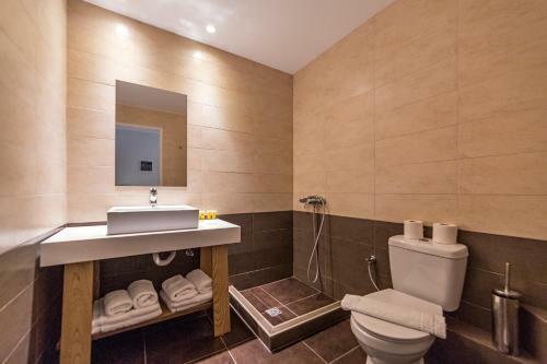 Hotel White Olive Premium Cameo
