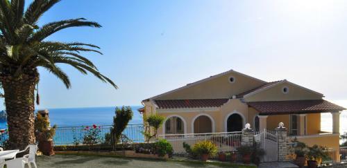 Apartments With Pool Maria On Agios Gordios Beach