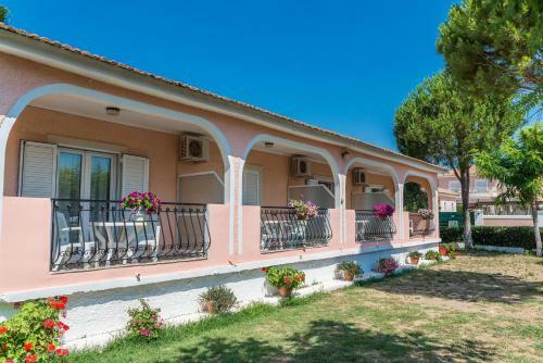Hotel Roussa's Apartments