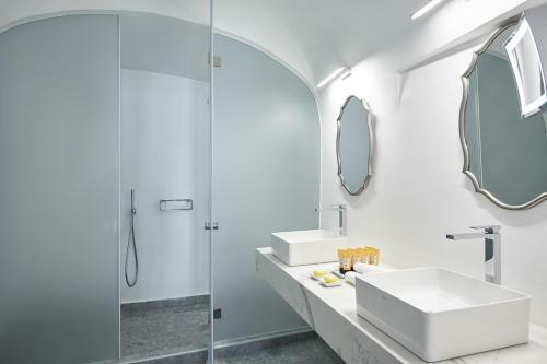Firostefani Villa Sleeps 5 With Pool And Air Con